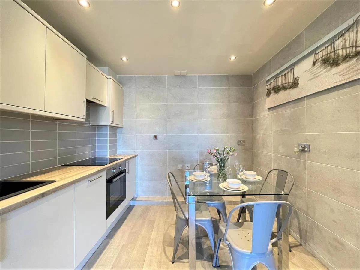 Holiday Home Свонсі Екстер'єр фото